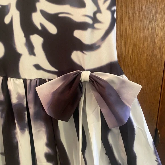 Chic Skeleton Print Maxi Dress in Black and White - Picture 3 of 5